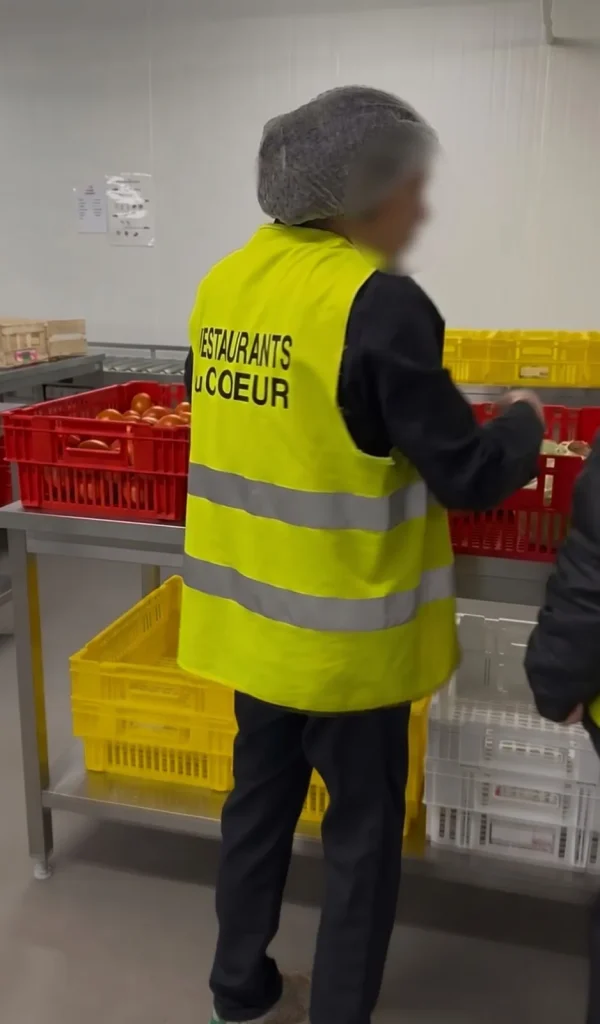 Tri de fruits et légumes en chambre froide
